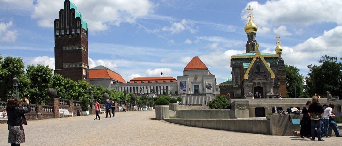 Mathildenhöhe Darmstadt mit Hochzeitsturm und Russischer Kapelle