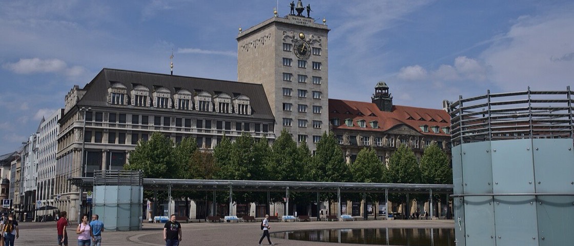Augustusplatz in Leipzig mit Kroch-Hochhaus